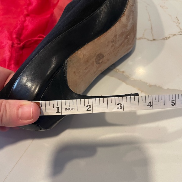 Manolo Blahnik Booties. Black leather and suede. - Picture 7 of 9